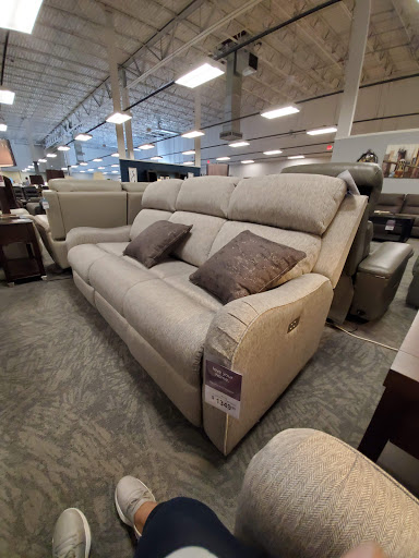 Furniture Store «Raymour & Flanigan Furniture and Mattress Store», reviews and photos, 2795 Richmond Ave, Staten Island, NY 10314, USA