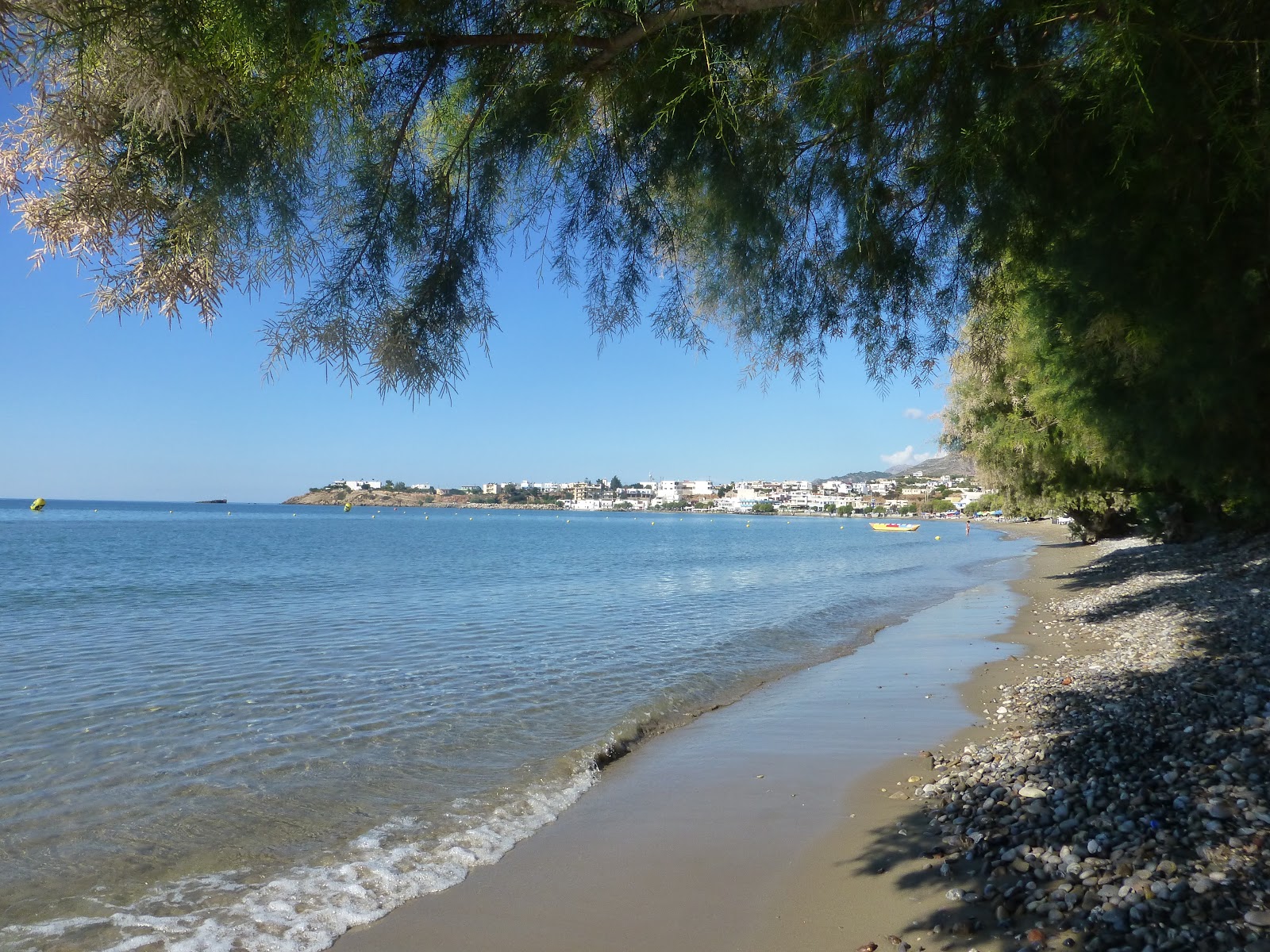 Makry-Gialos beach'in fotoğrafı geniş ile birlikte