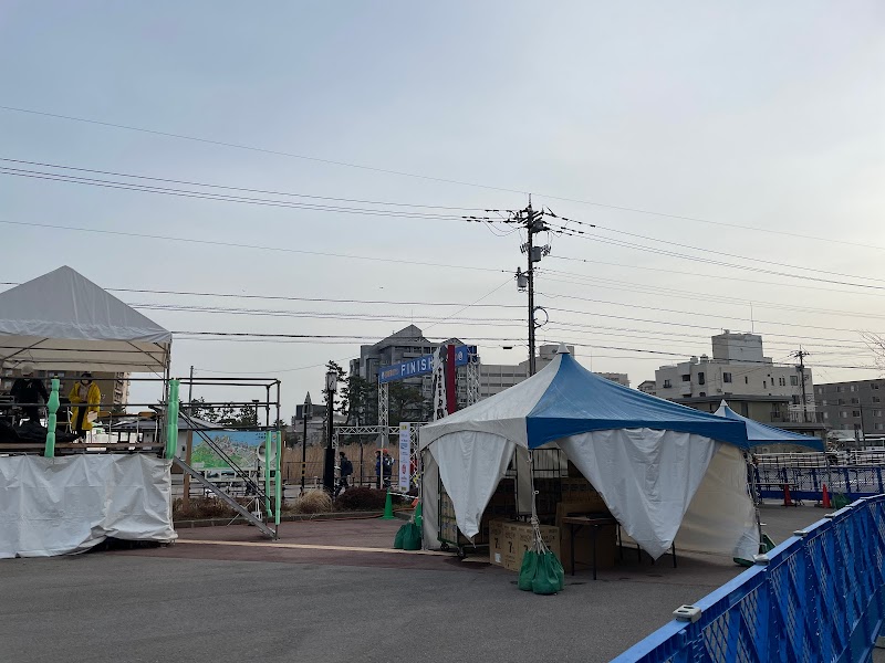 和倉温泉お祭り会館駐車場