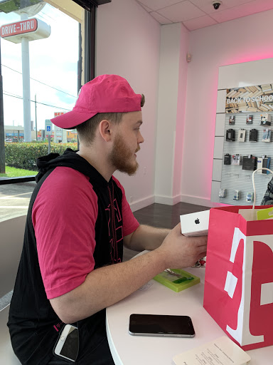 Cell Phone Store «T-Mobile», reviews and photos, 28523 Tomball Pkwy, Tomball, TX 77375, USA