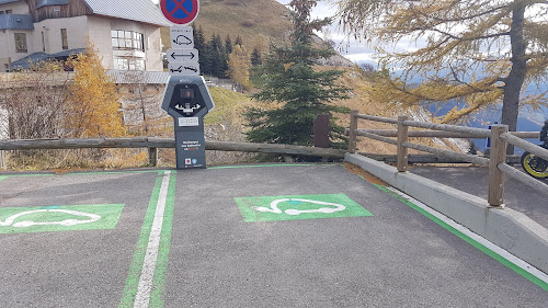 Borne de recharge de véhicules électriques Réseau eborn Charging Station La Salette-Fallavaux