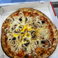 Pizza du Pizzas à emporter Via Pizza Feu De Bois(camion) à Villeurbanne - n°19