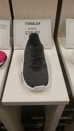 Shoe Store «DSW Designer Shoe Warehouse», reviews and photos, 7670 Richmond Hwy, Alexandria, VA 22306, USA