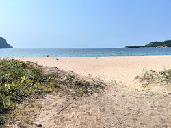 Foto di Old Woman Bay con costa lunga e dritta