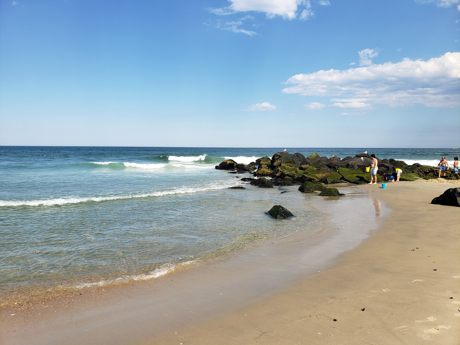 Foto av Manasquan Beach med turkos rent vatten yta