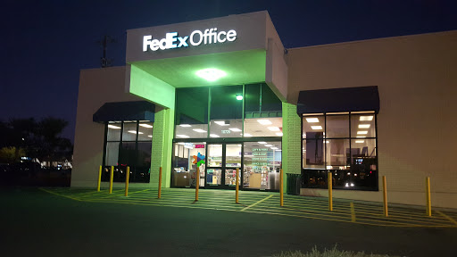 Print Shop «FedEx Office Print & Ship Center», reviews and photos, 10725 Zelzah Ave, Granada Hills, CA 91344, USA