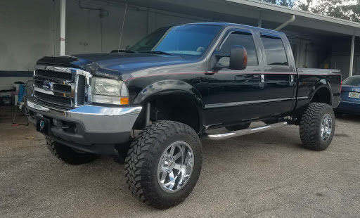 Auto Body Shop «Maaco Collision Repair & Auto Painting», reviews and photos, 2903 9th St W, Bradenton, FL 34205, USA