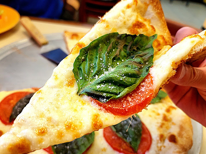 #1 best pizza place in Naples - Fabio's pizza