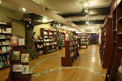Book Store «Read Between the Lynes», reviews and photos, 111 E Van Buren St, Woodstock, IL 60098, USA