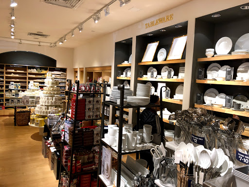Kitchen Supply Store «Williams-Sonoma», reviews and photos, 3320 W Friendly Ave #108, Greensboro, NC 27410, USA