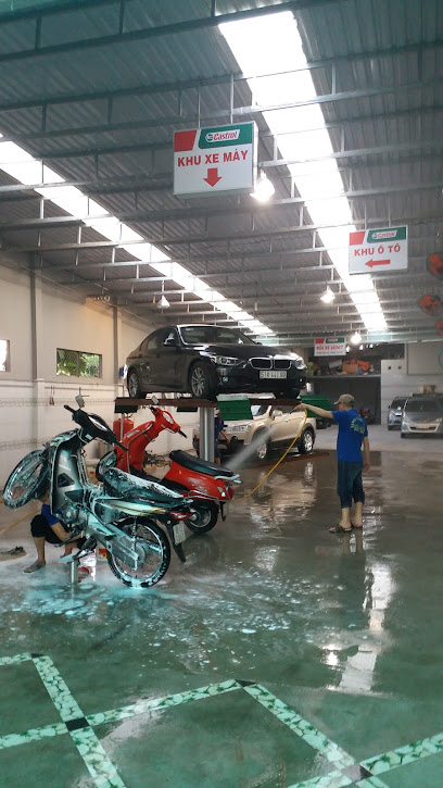 Rửa xe chuyên nghiệp Phúc Lộc