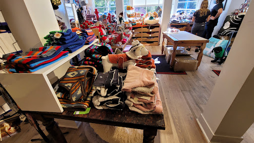 Pet Supply Store «Diggidy Dog», reviews and photos, Ocean Ave & Monte Verde St, Carmel-By-The-Sea, CA 93923, USA