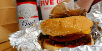 Cheeseburger du Restaurant de hamburgers Five Guys Gare du Nord à Paris - n°18