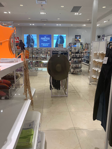 Clothing Store «Forever 21», reviews and photos, 1001 N Arney Rd #1000, Woodburn, OR 97071, USA