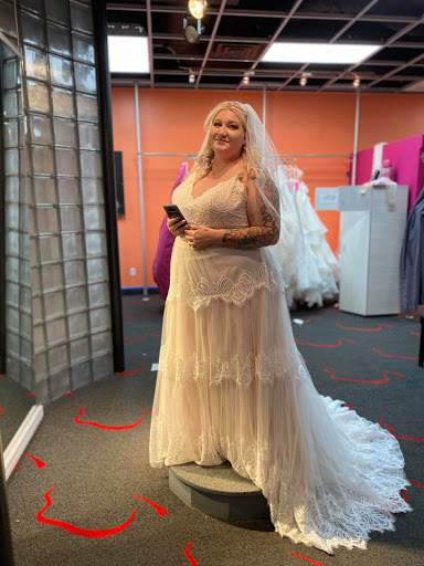 Bridal Shop «Strut Bridal Salon - Sizes 12+», reviews and photos, 226 W Southern Ave, Tempe, AZ 85282, USA