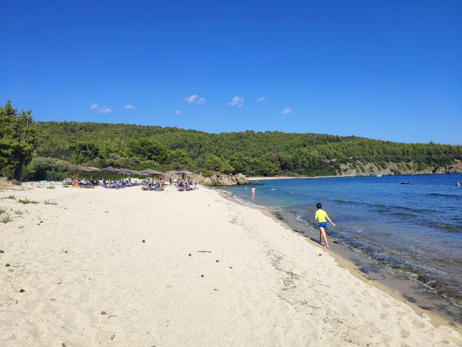 Azapiko beach的照片 带有宽敞的海湾