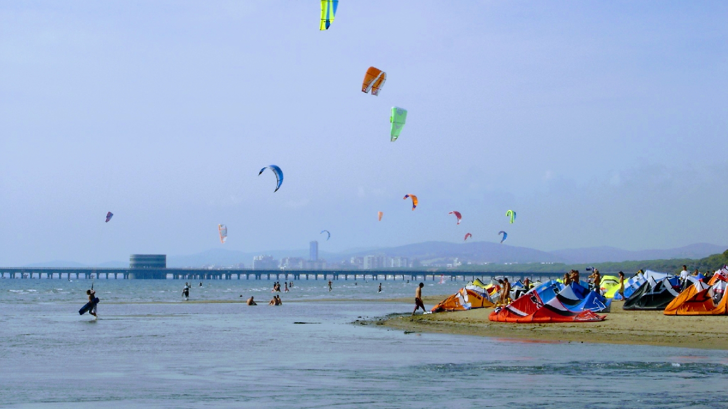 Foto af Puntone beach med medium niveau af renlighed