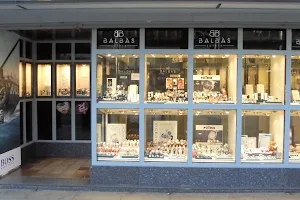 BALBÁS JOIERS BCN, Servei i Qualitat, al millor preu. Local ventilat. Le ayudamos a encontrar el mejor regalo image