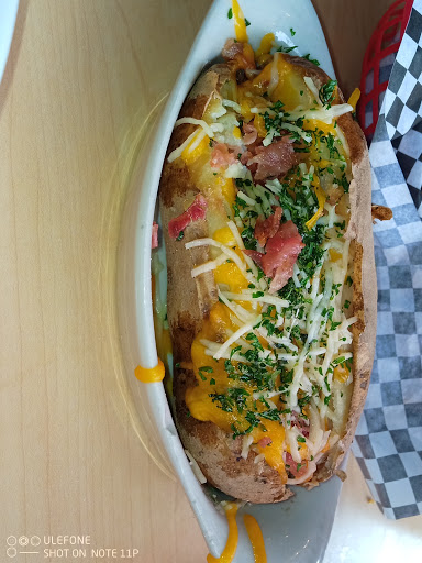 Seafood Restaurant «Blow fly inn», reviews and photos, 1201 Washington Ave, Gulfport, MS 39507, USA