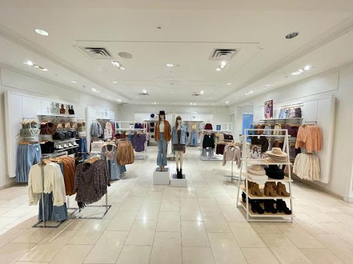 Clothing Store «Forever 21», reviews and photos, 2325 Stoneridge Mall Rd, Pleasanton, CA 94588, USA