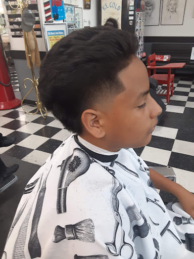 Barber Shop «Yates Barber Shop», reviews and photos, 7339 E Colonial Dr #11, Orlando, FL 32807, USA