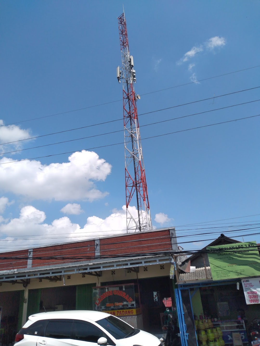 Tower Pemancar Telepon Seluler