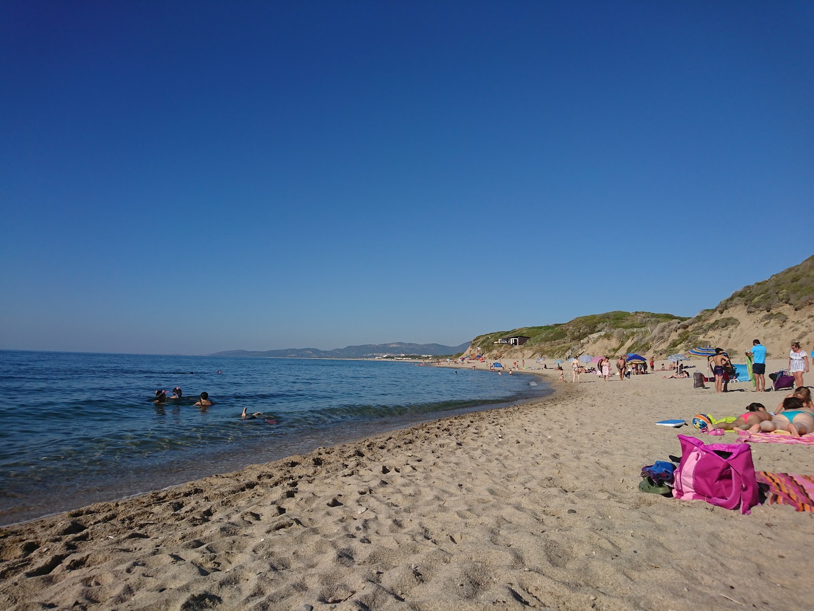 Spiaggia La Ciaccia'in fotoğrafı uçurumlarla desteklenmiş