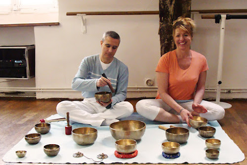 Marie-Rose Poujardieu - Maître-enseignante de Reiki - Yoga - Bols Tibétains & Auteur à Valbonne