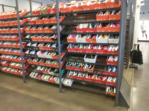Clothing Store «Nike Factory Store», reviews and photos, 243 Tanger Dr Suite 243, Williamsburg, IA 52361, USA