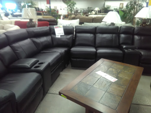 Outlet Store «Rooms To Go Outlet Furniture Store - Seffner», reviews and photos, 11540 E Highway 92, Seffner, FL 33584, USA