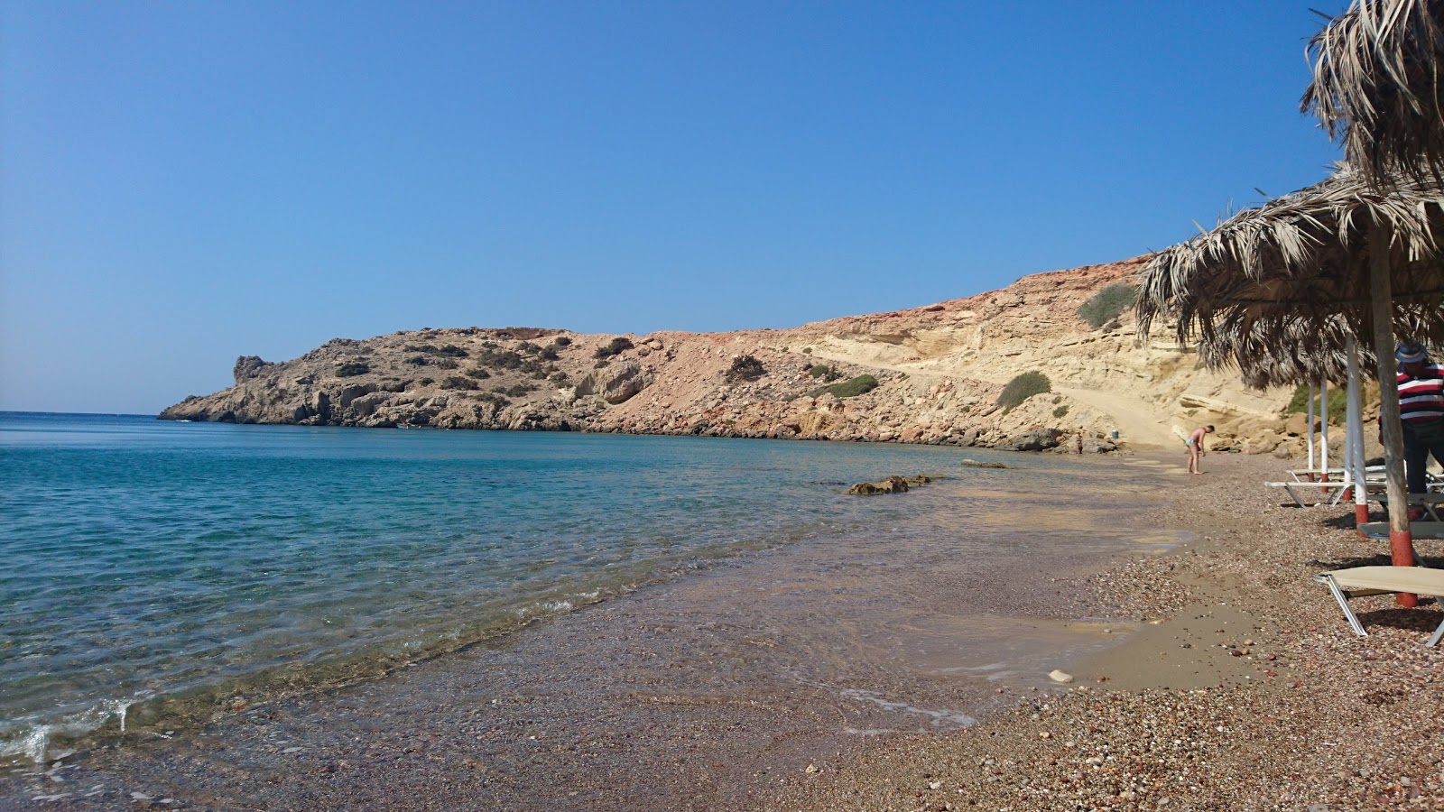 Foto av Paralia Agios Theodoros med turkos rent vatten yta
