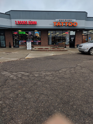 Tobacco Shop «3 Doors Down Head Shop», reviews and photos, 5326 Dixie Hwy, Waterford Twp, MI 48329, USA