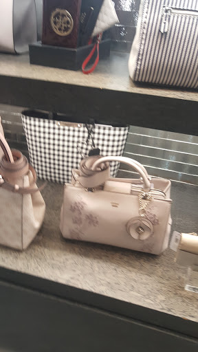 Clothing Store «GUESS», reviews and photos, 736 Collins Ave, Miami Beach, FL 33139, USA