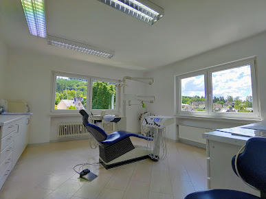 Dr. Frischmann - Dr. Frischmann