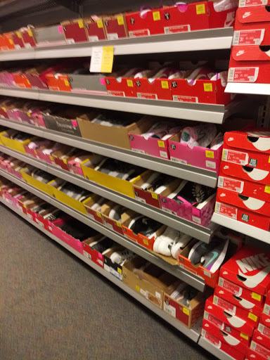 Shoe Store «Shoe Carnival», reviews and photos, 354 S Randall Rd, South Elgin, IL 60177, USA