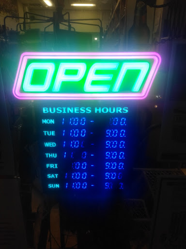 Liquor Store «Avenue Liquor Store», reviews and photos, 616 W Wisconsin Ave, Milwaukee, WI 53203, USA