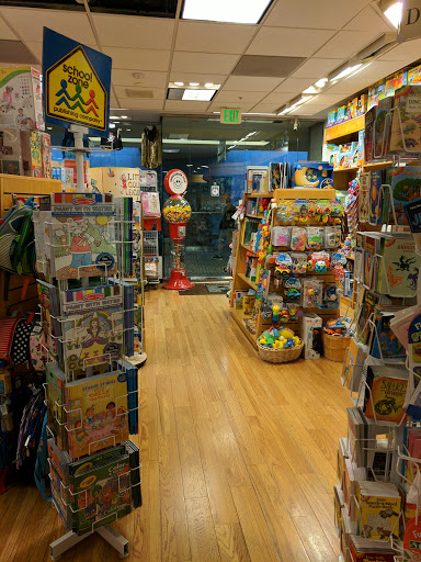 Book Store «Ambassador Toys», reviews and photos, 2 Embarcadero Center #6, San Francisco, CA 94111, USA