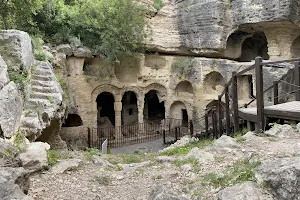 Beşikli Mağara - Kaya Mezarlıkları image