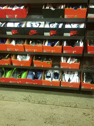 Clothing Store «Nike Factory Store», reviews and photos, 1553 Retherford St c080, Tulare, CA 93274, USA