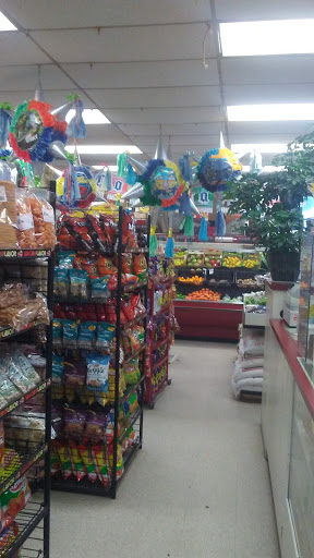 Grocery Store «Super Mercado La Montana», reviews and photos, 1905 Mountain View Ln # 100, Forest Grove, OR 97116, USA