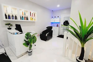 Hue Beauty Salon image