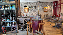 Atmosphère du Restaurant L'Arôme Antique cave a Vin à Murat - n°18