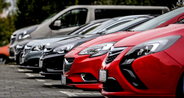 Hozzászólások és értékelések az Opel Fábián-ról