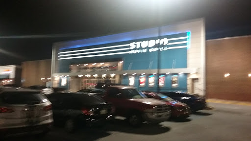 Movie Theater «Studio Movie Grill», reviews and photos, 2880 Holcomb Bridge Rd, Alpharetta, GA 30022, USA
