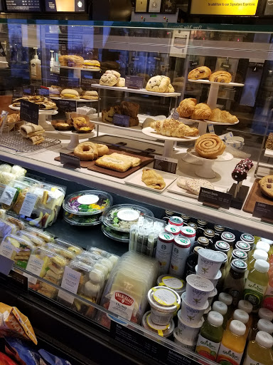 Shopping Mall «Penn Mar Shopping Center», reviews and photos, 2950 Donnell Dr, Forestville, MD 20747, USA