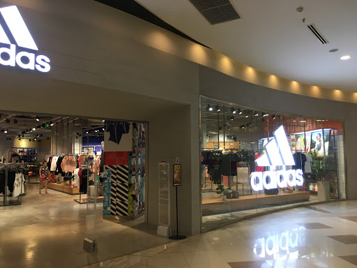 Converse AEON MALL Tân Phú Celadon