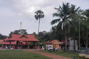 Kavarattu Temple Pond image