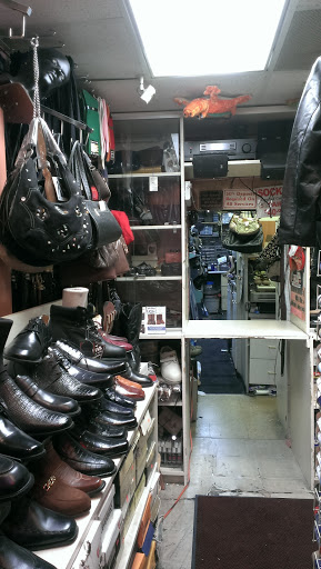 Shopping Mall «Harvard Row Mall», reviews and photos, 21762 W Eleven Mile Rd, Southfield, MI 48076, USA