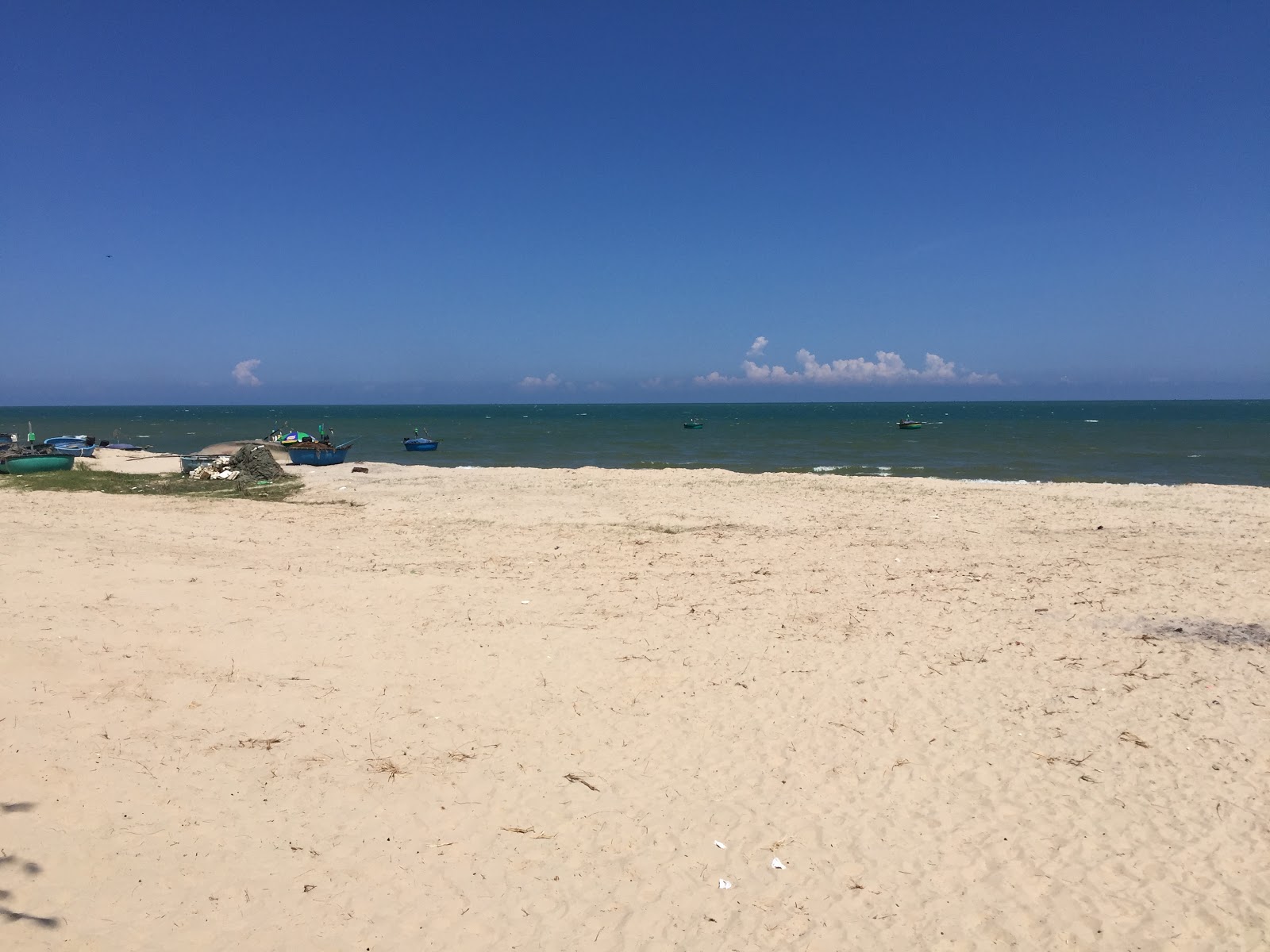 Foto di Tan Hai Beach con una superficie del sabbia bianca