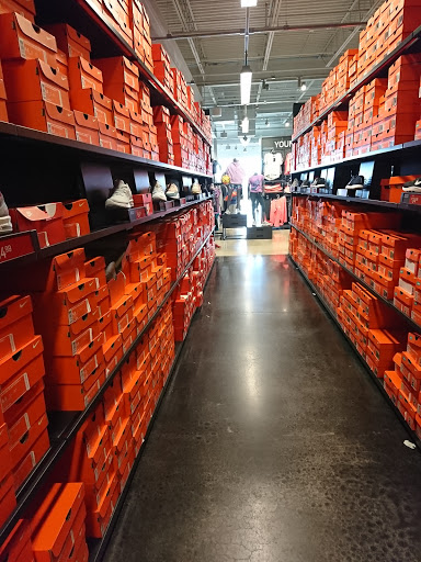 Clothing Store «Nike Factory Store», reviews and photos, 11211 120th Ave #80, Pleasant Prairie, WI 53158, USA